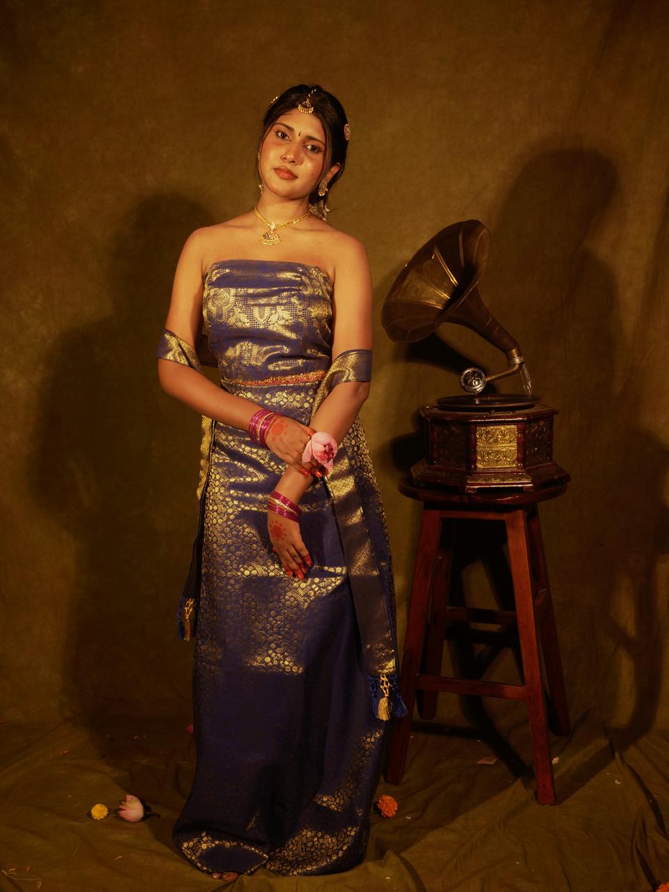 Look I - Vertical Mulberry Silk Drape & Grand Haram Close-Up