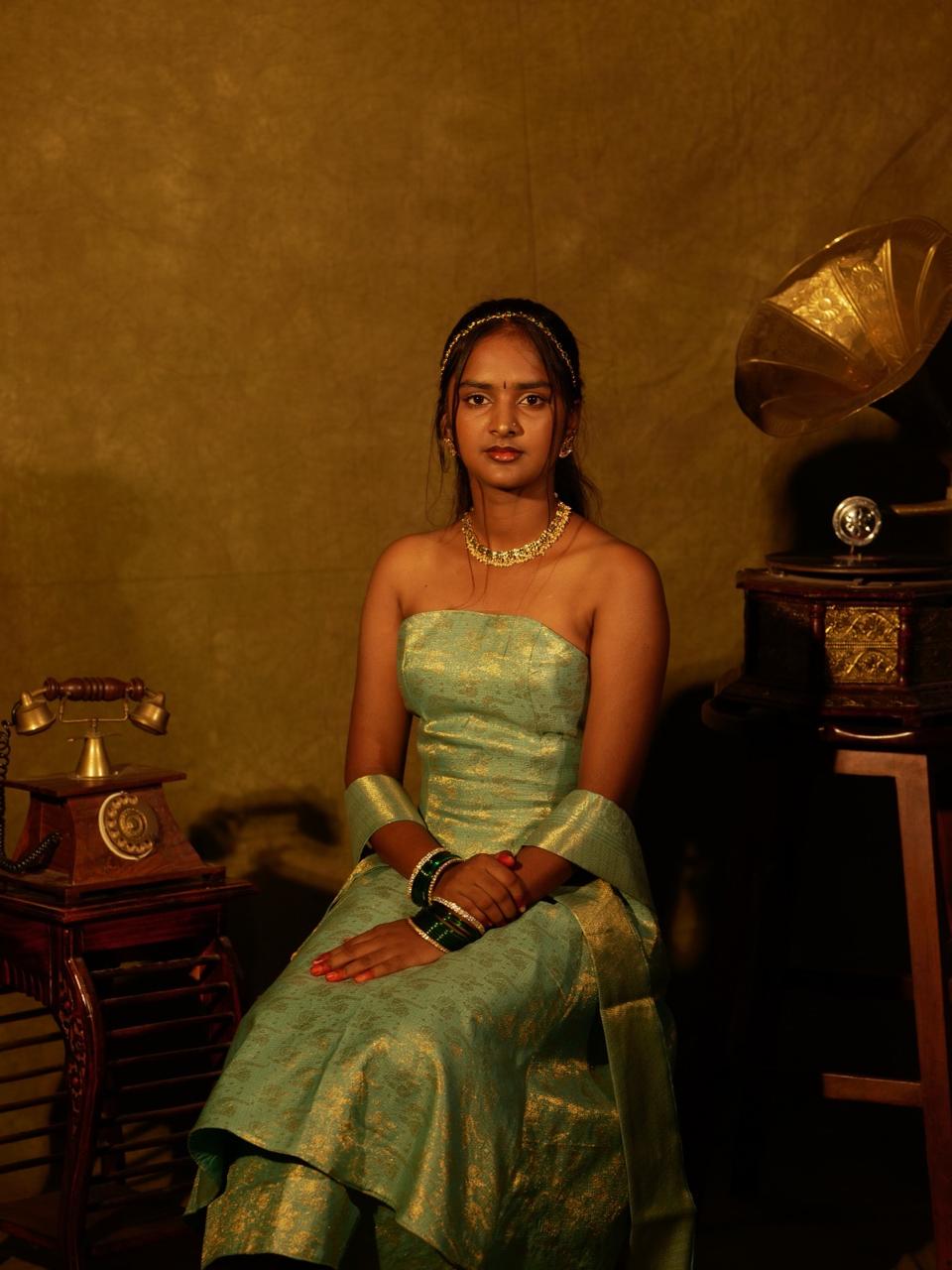 Look II - Regal Profile & Neckline Filigree