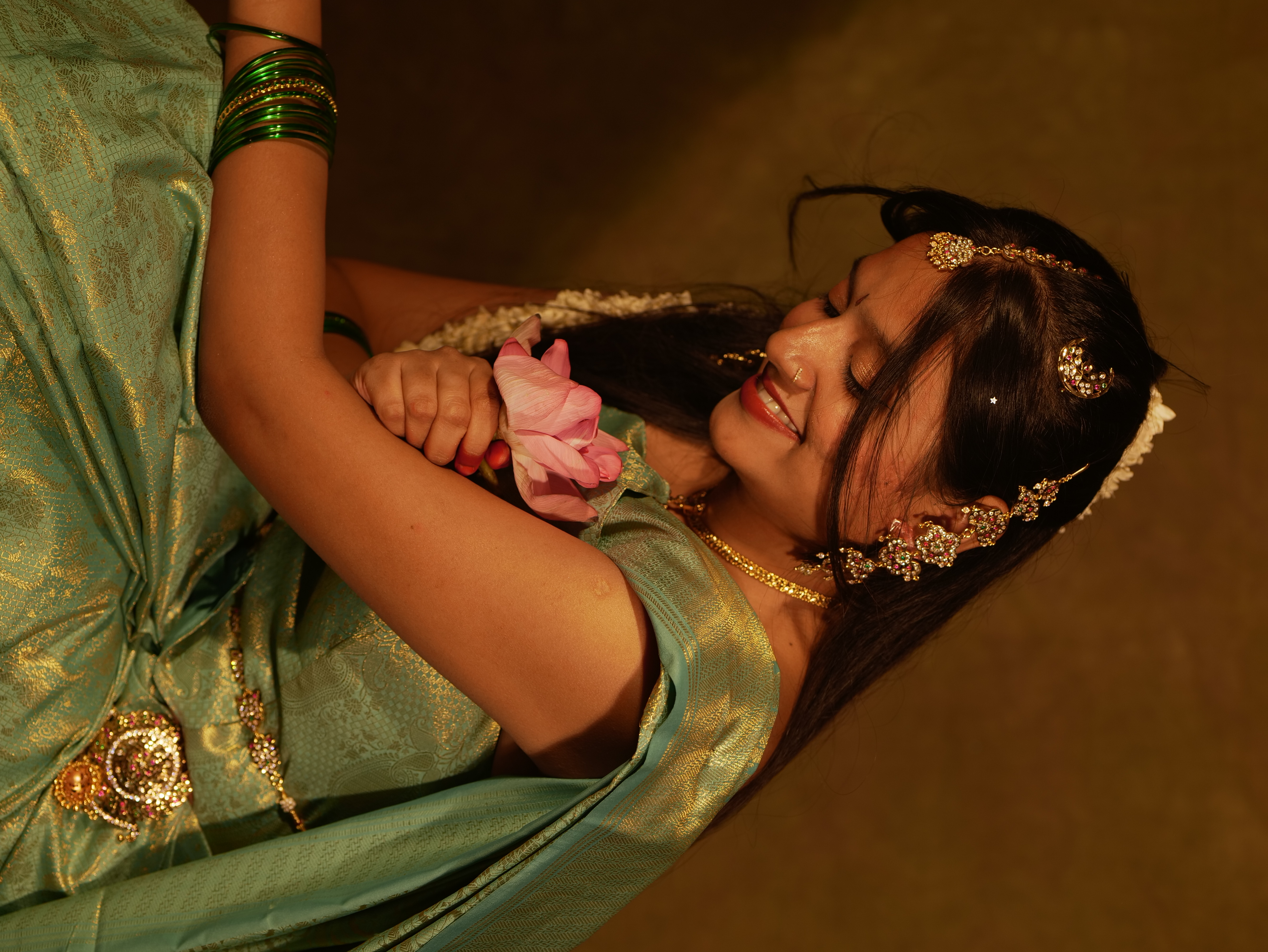 Look VI - Elevated Studio Angle & Pallu Drama